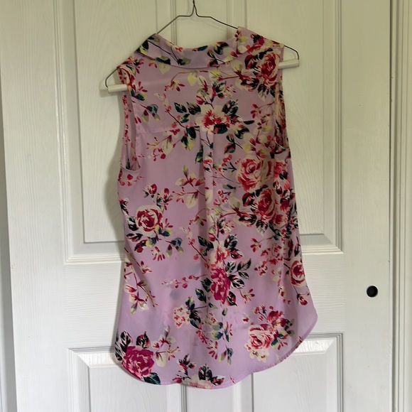 Pink floral express button down tank - Picture 2 of 2